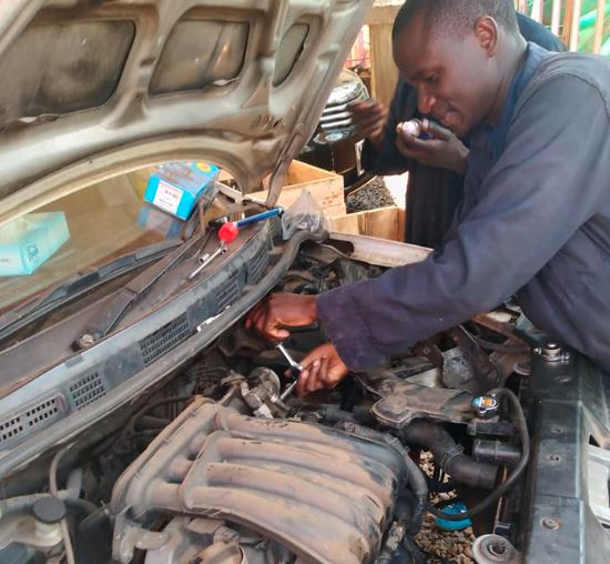 How to Build Profitable Relationships With Mechanics and Garages in the Spare Parts Business