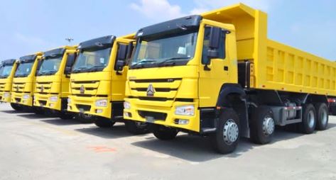 Yellow Sinotruk HOWO A7 8x4 tipper truck