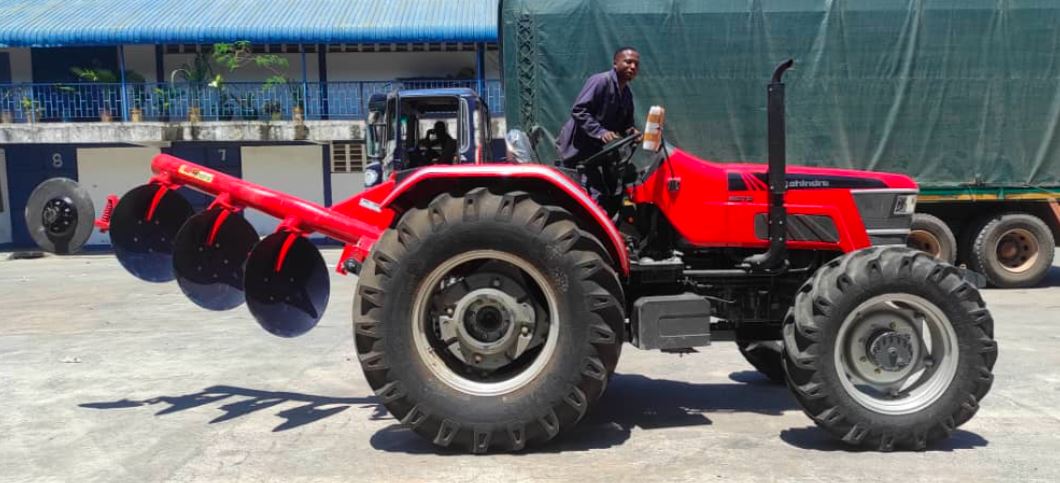 MAHINDRA TRACTOR HP 75, 4WD