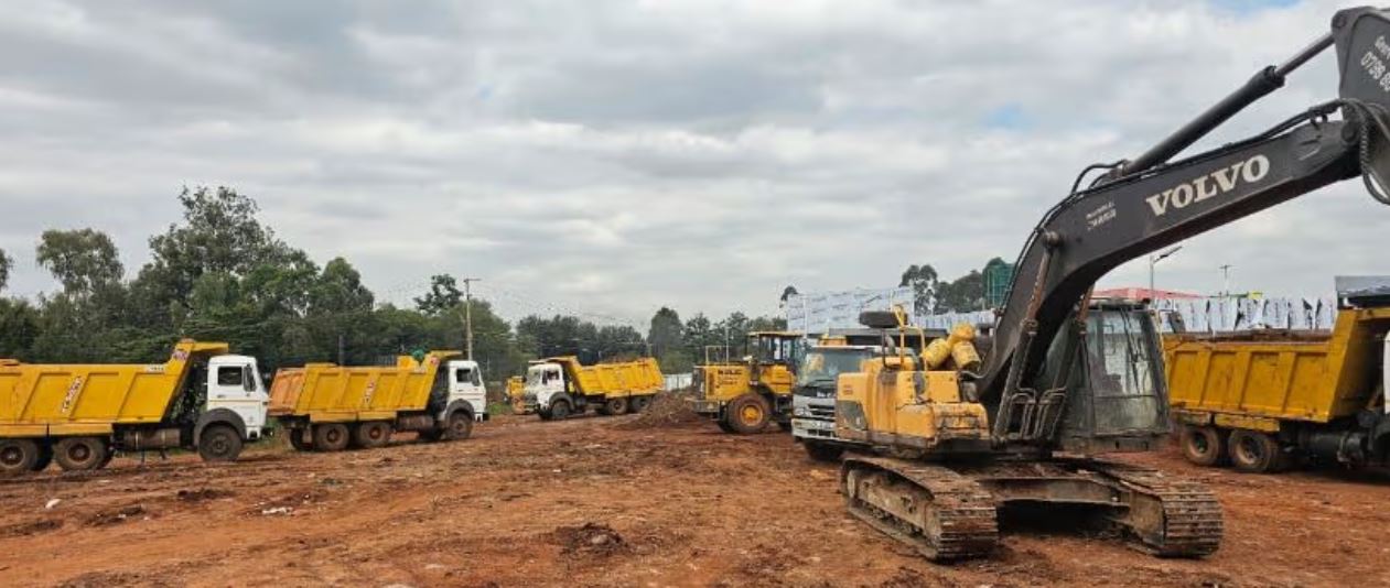 A fleet of 20 ton TATA tippers and a Volvo excavator on site