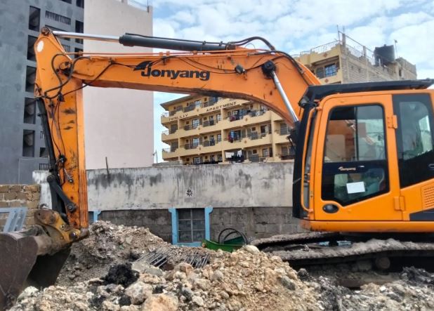 a jongyang excavator doing work by Matsu