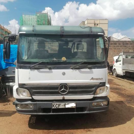 Mercedes ATEGO photo