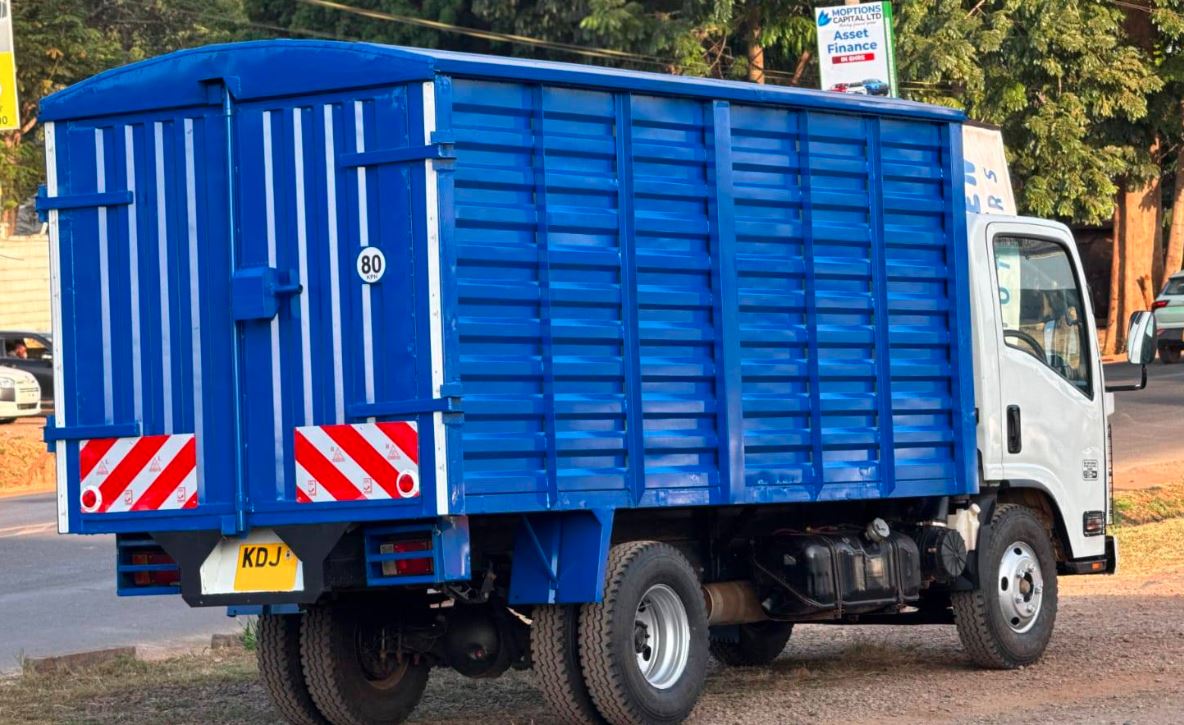 Isuzu NMR Covered Body Truck for Sale in Kenya (2022) – Clean 5-Tonner KES 3.19M photo