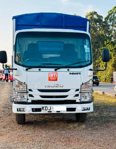 Isuzu NMR Covered Body Truck for Sale in Kenya (2022) – Clean 5-Tonner KES 3.19M photo
