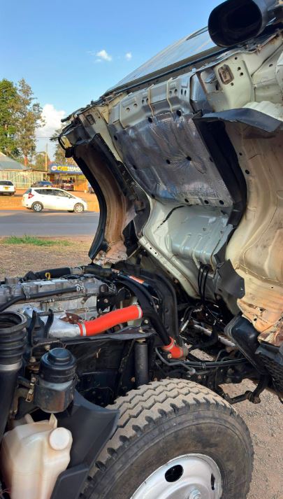 Isuzu NMR Covered Body Truck for Sale in Kenya (2022) – Clean 5-Tonner KES 3.19M photo