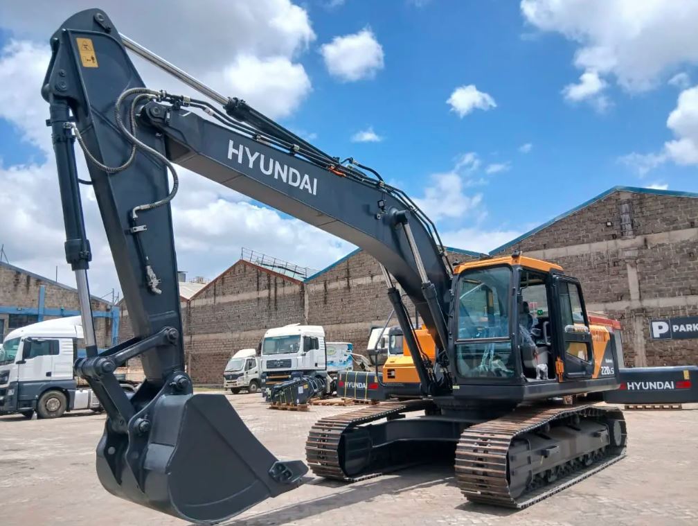 Hyundai 220LC Excavator Hire in Kenya – KSh 45,000/Day (22 Ton with Operator) in Kikuyu