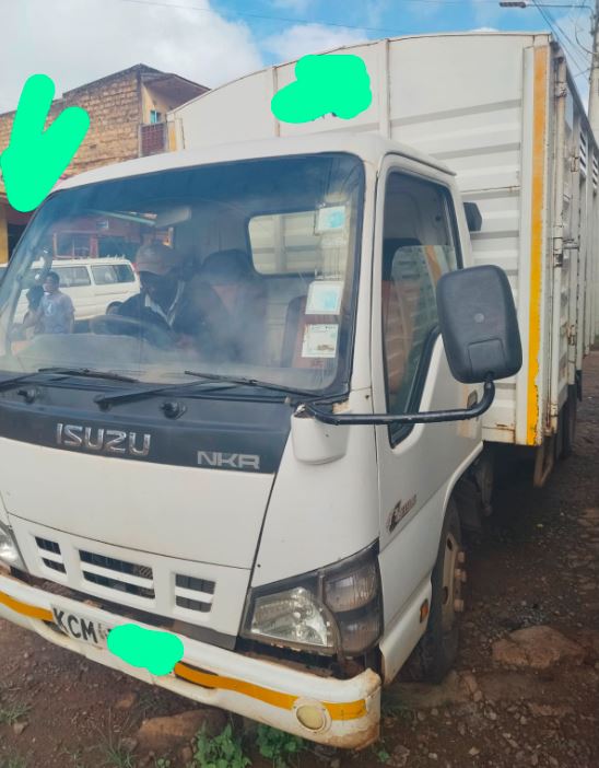 Isuzu NKR Truck for Sale in Kenya (2017) – Clean Diesel KES 1.65M