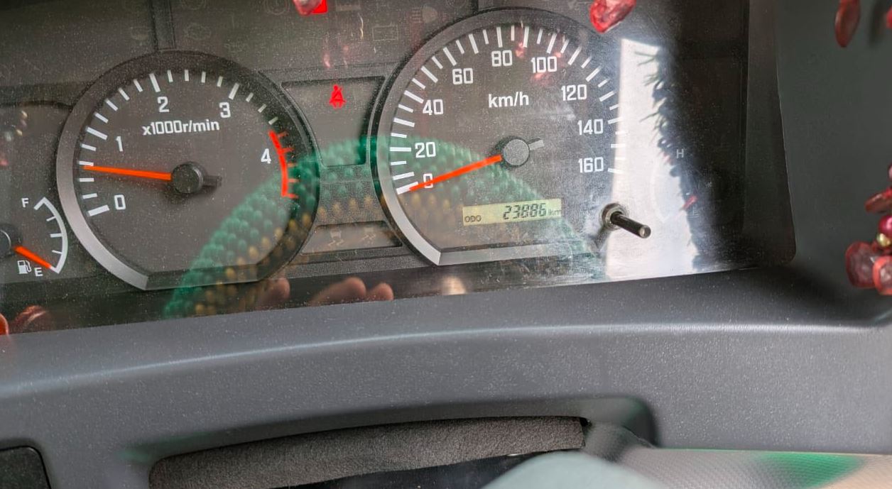 Isuzu NQR (KDU) Glass Carrier for Sale in Kenya – Low Mileage (20,000KM) photo