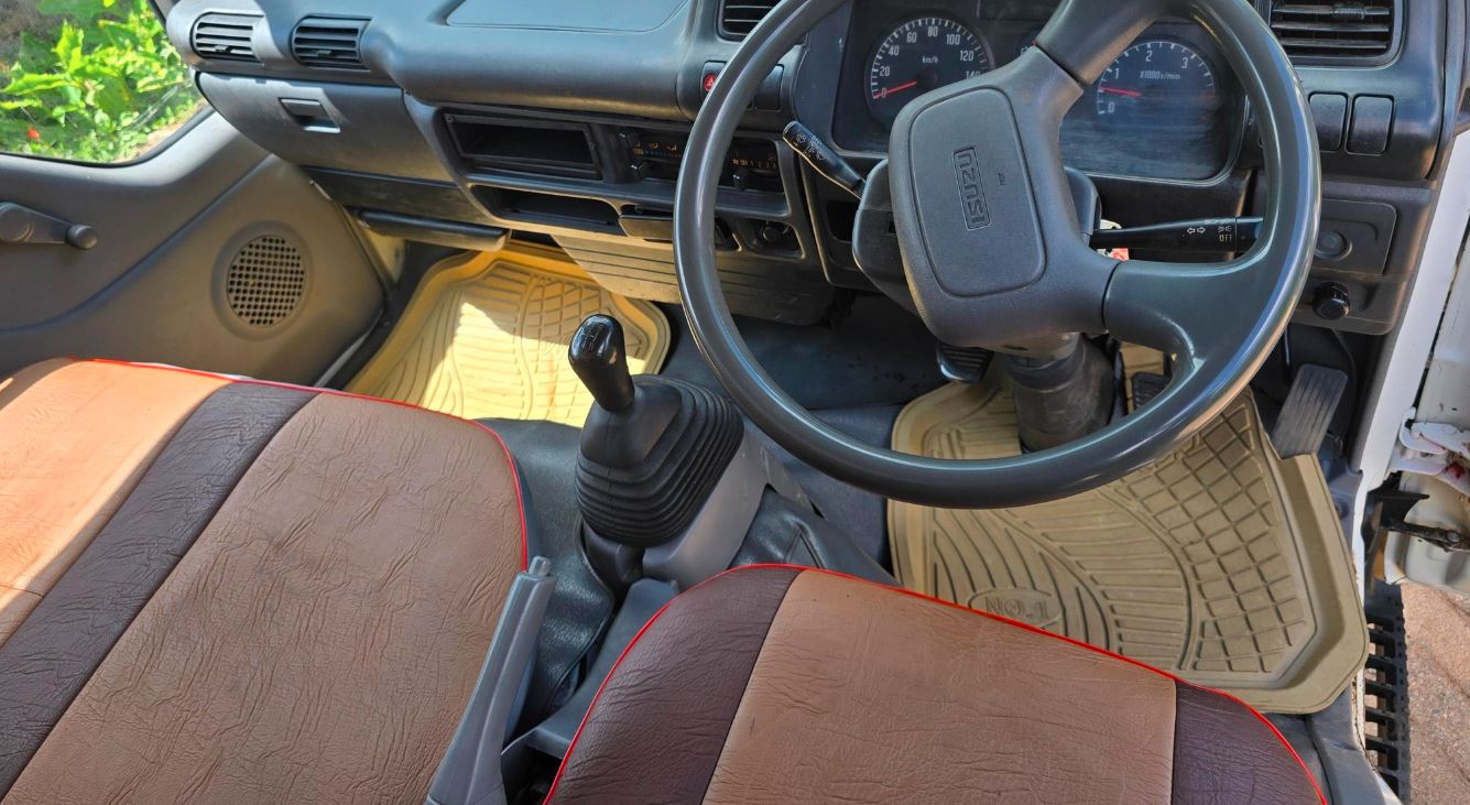 2019 Isuzu NHR 4.3 Box Body Truck for Sale in Kenya – Clean KCV, Diesel Manual photo