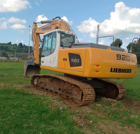 Liebherr 920 Excavator Hire in Kenya – KSh 44,000/Day (Operator Included) in KIKUYU