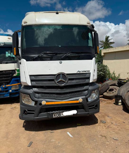 Mercedes Actros 2543 Container Truck for Sale in Kenya | ZE Skeleton Trailer – KES 3.6M