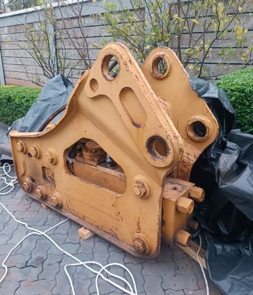 20 Ton wang yuan  excavator breaker photo