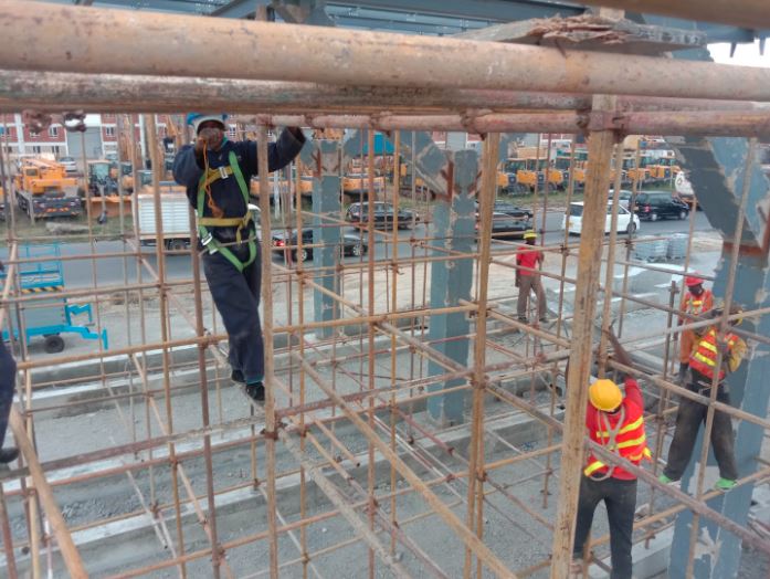 Pipes and clamps scaffolding