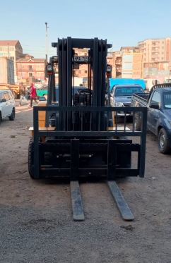 Shantui SFD50 5 Ton Diesel Forklift for Sale in Kenya – Heavy Duty Industrial Loader photo