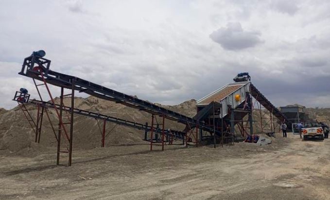 Industrial Vibrating Sand Sieving Machine for Sale in Kenya (150 TPH Capacity) – High Efficiency Multi-Layer Screen photo