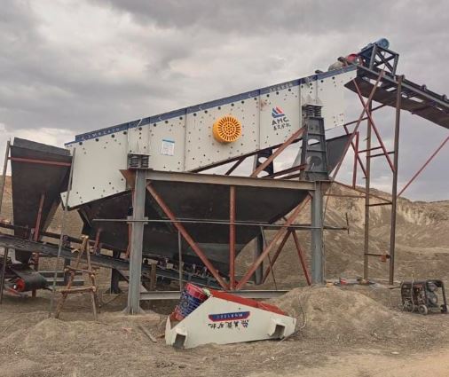 Industrial Vibrating Sand Sieving Machine for Sale in Kenya (150 TPH Capacity) – High Efficiency Multi-Layer Screen photo