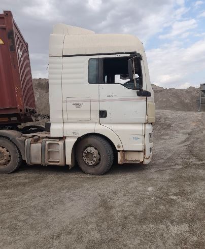 MAN Prime Mover Truck for Sale in Kenya (2009 Model) – With Trailer, Ready to Work – KSh 3M photo