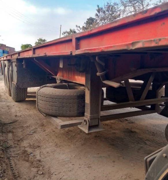 SUPER SINGLE Flatbed Trailer ZG photo