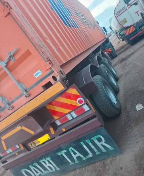 Mercedes Benz Actros complete with skeleton photo