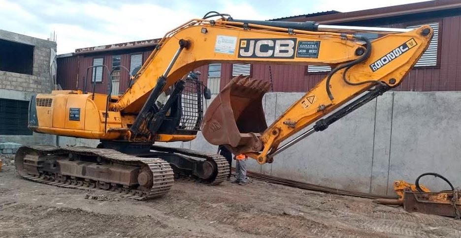 JCB 205 Excavator for Sale in Kenya (2015 Model, 9800 Hours) – Affordable JS205 Nakuru