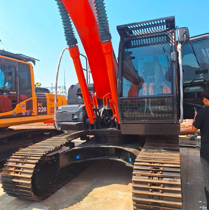 2023 Hitachi 240 Excavator for Sale in Mombasa – Heavy Duty ZX240 Class Machine | KES 13M photo