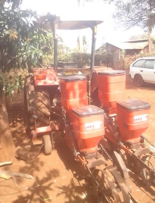 CASE JX 55 4 Wheel Drive Plus Baldan two row planter photo