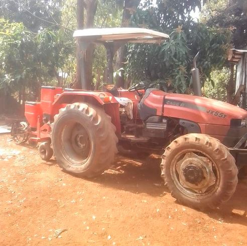 CASE JX 55 4 Wheel Drive Plus Baldan two row planter photo