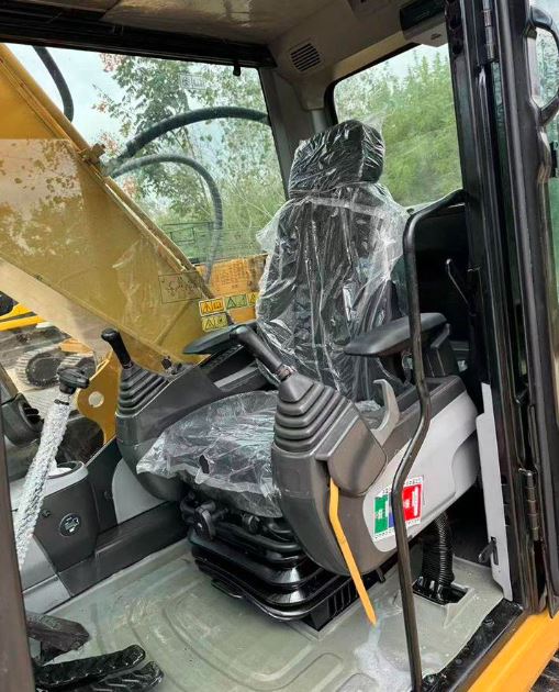 2022 CATERPILLAR EXCAVATOR 320D2 photo
