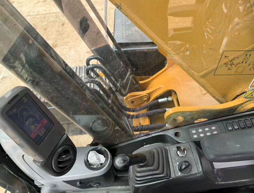 2022 CATERPILLAR EXCAVATOR 320D2 photo