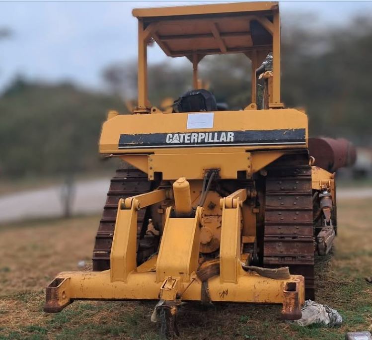Caterpillar D6h Bulldozer photo