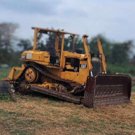 Caterpillar D6h Bulldozer photo