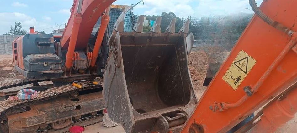 2022 Hitachi Zaxis 220 excavator photo