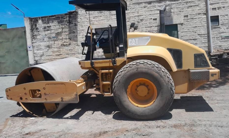 Caterpillar CS563E Roller 12 Ton for Sale in Kenya – KES 4.2M photo