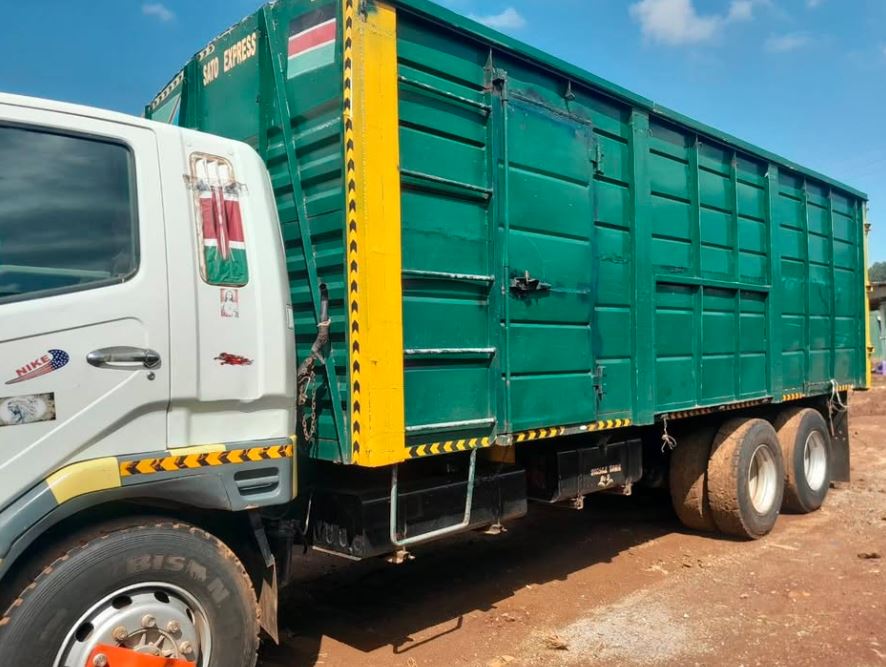 Mitsubishi 10 Tyre Truck (Mahewa Mgumu Single Diff) for Sale in Bungoma | KES 2.5M photo