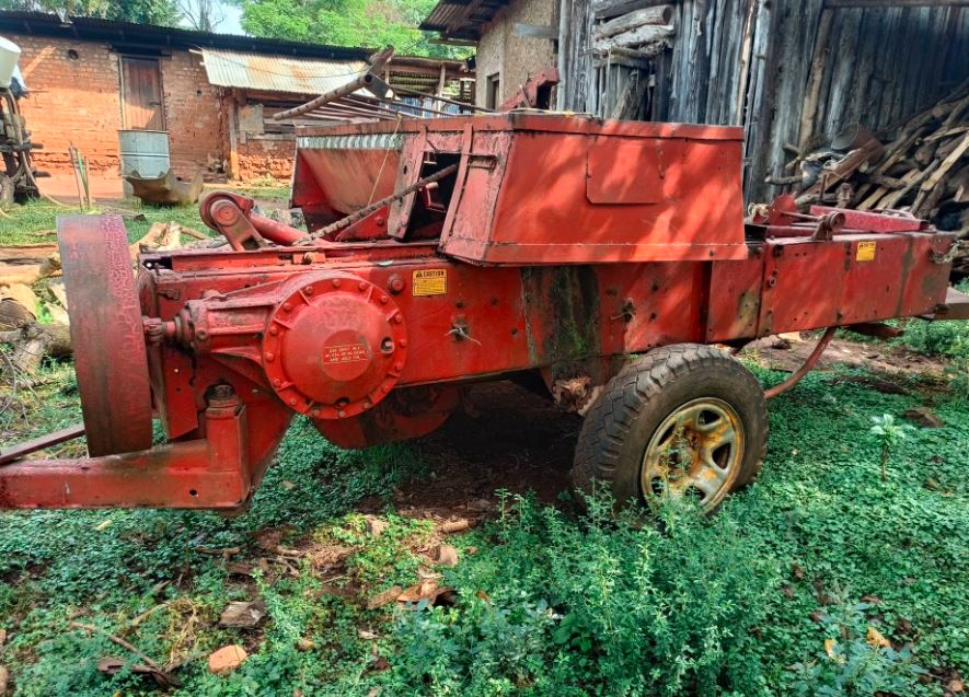 Massey Ferguson 124 baler photo