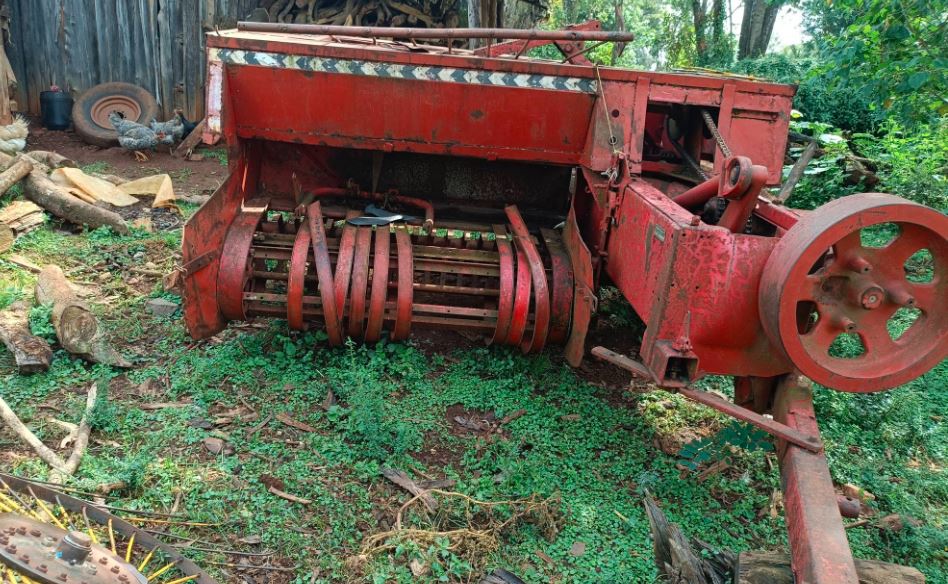 Massey Ferguson 124 baler photo