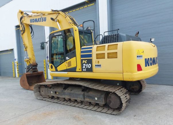 Komatsu PC210-10 Excavator for Hire in Kenya (2026) – 20T Machine at KES 45,000/Day in kikuyu